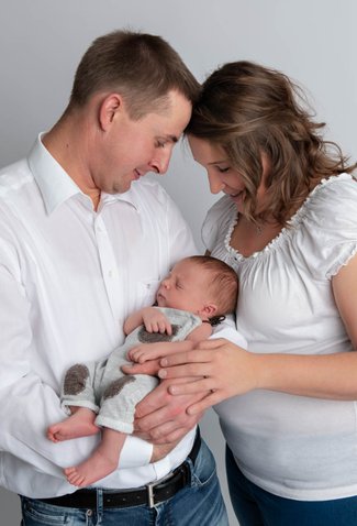 Newborn-Baby-Junge-Familie