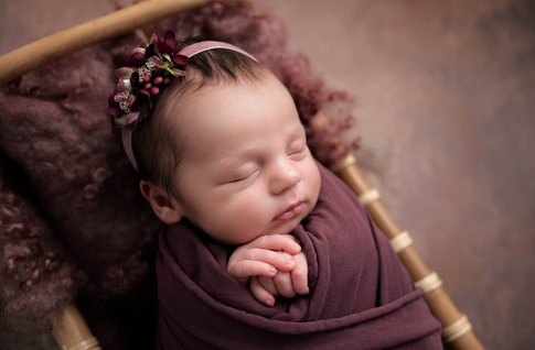 Newborn-Baby-Mädchen-rosa-viktoria-hofer-photography